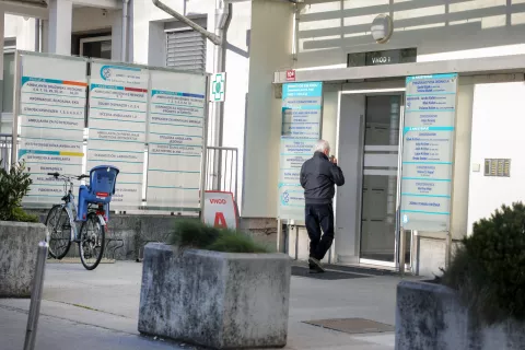 zdravstveni dom vhod 1 kranj / Foto: Tina Dokl