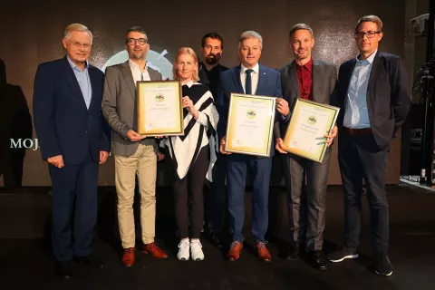 Zlatko Kavčič, predsednik Turističnega dru&scaron;tva (TD) Lesce, Peter Kolman, predsednik TD Begunje, Marija Hrovat, predsednica Krajevne skupnosti Begunje, Sa&scaron;o Ga&scaron;perin, predstavnik Turizma Radovljica, župan Radovljice Ciril Globočnik, direktor Kampa &Scaron;obec Uro&scaron; Ambrožič in direktor TD Lesce Peter Kavčič / Foto: Iztok Pipan