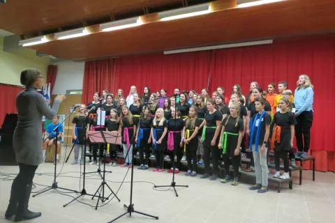 Skupni koncert pevskih zborov obeh šol. / Foto: Učenci Fotografskega Krožka Pod Mentorstvom Bojane Mihalič Stržinar 
