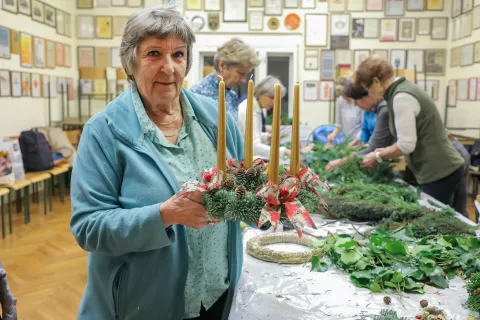 izdelovanje adventi venček TD Bled / Foto: Tina Dokl