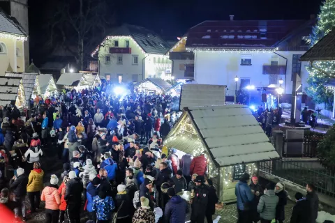 prižig luči adventni sejem parkeljni Kranjska gora / Foto: Tina Dokl