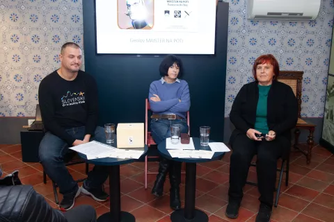 Igro so predstavili Gregor Podkrižnik, Alenka Juvan in Zora Torkar. / Foto: Ale&scaron; Senožetnik