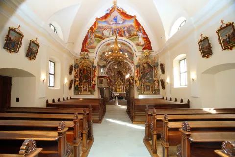 Klopi v cerkvi sv. Franči&scaron;ka Ksaverja v Železnikih so po obnovi urejene za več naslednjih generacij. / Foto: Aleksander Čufar