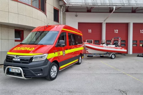 Gasilsko vozilo in čoln GARS Kranj / Foto: Simon Šubic
