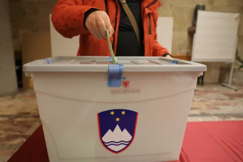 lokalne volitve drugi krog predčasno glasovanje Kanj / Foto: Tina Dokl