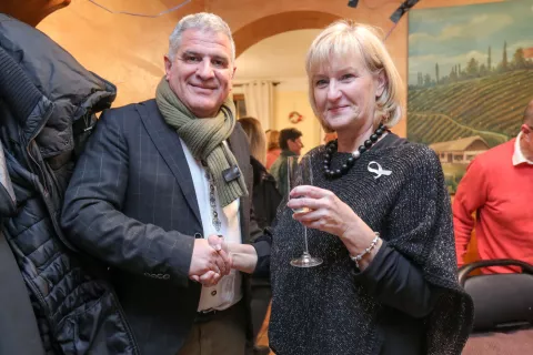 Henrika Zupan nova županja Kranjska gora z Renzo Zanetta župan Trbiž / Foto: Tina Dokl