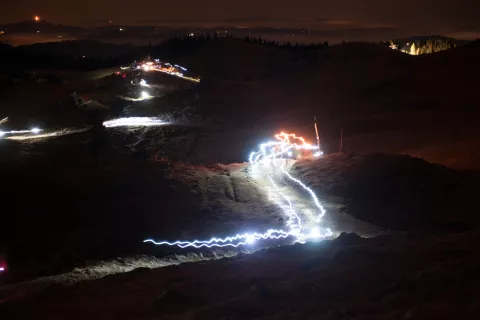 Posebno čaroben je pohod z baklami k polnočnici v kapeli Marije Snežne / Foto: arhiv Velike Planine