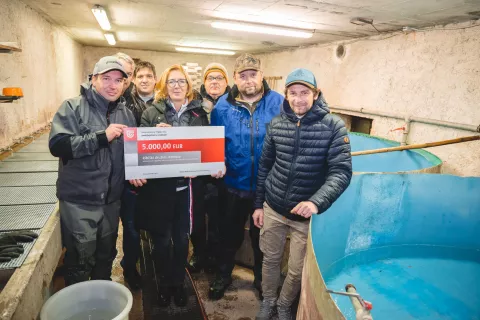 Predaja donacije Zavarovalnice Triglav Ribiški družini Jesenice / Foto: Nik Bertoncelj