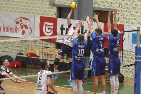 odbojka pokalna tekma polfinale hiša na kolesih proti salonit anhovo dvorana na planini / Foto: Gorazd Kavčič