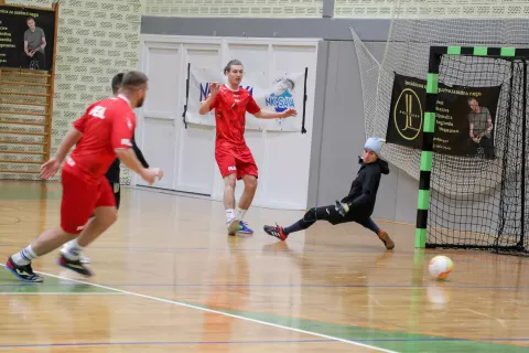 Sobotni turnir v futsalu na Planini je imel humanitarno noto. / Foto: Tina Dokl