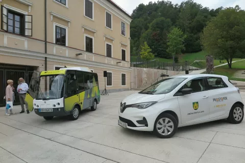Prostofer je poleg brezplačnih minibusov Jurija in Agate velika pomoč zlasti za starej&scaron;e, ki nimajo lastnega prevoza. / Foto: Vilma Stanovnik