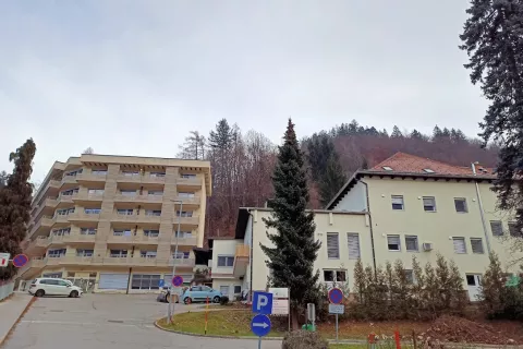 Zunanjost energetsko prenovljenega doma / Foto: Janko Rabič