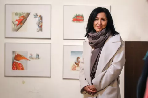 Nata&scaron;a Vertelj na odprtju avtorskih ilustracij v Galeriji Atrij Tržič / Foto: Tina Dokl