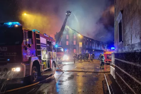 Poleg požarov v naravi je leto 2022 zaznamoval tudi požar v Majdičevem mlinu. / Foto: Simon &Scaron;ubic