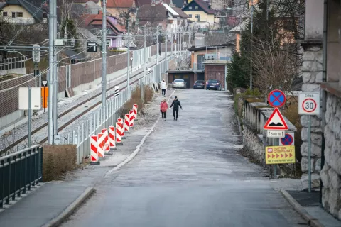 V okviru naložbe bodo obnovili oziroma uredili Delavsko in Kejžarjevo ulico na območju od kroži&scaron;ča pri upravni enoti mimo kitajske restavracije do TVD Partizan Jesenice./ Foto: Nik Bertoncelj