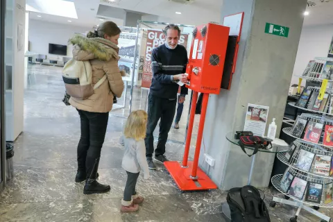 pesmomat Mestna knjižnica Kranj / Foto: Tina Dokl