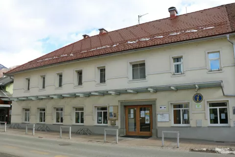 Knjižnico bodo prenavljali. / Foto: Alenka Brun