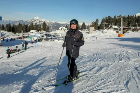 Robert Šebenik policist smučar smučišče Krvavec / Foto: Tina Dokl