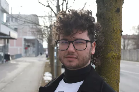 portret umetnik pesnik Pino Pograjc Kamnik / Foto: Gorazd Kavčič