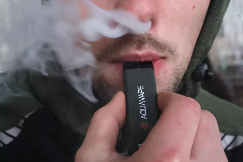 Vejpanje izhaja iz angle&scaron;kega izraza vaping, ta pa iz izraza vaporizing (uparjevanje). / Foto: Gorazd Kavčič
