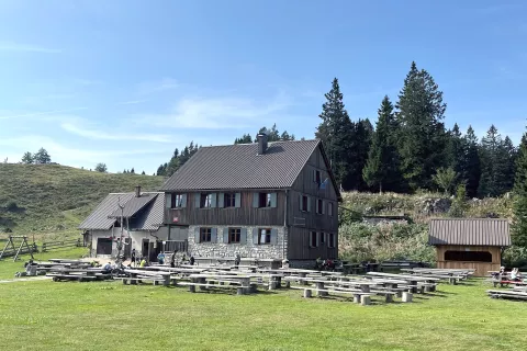 Menina planina, koča na Menini planini / Foto: Ale&scaron; Senožetnik