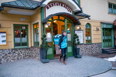 Za zdaj je na Jesenicah v ponudbo vključenih sedem restavracij. / Foto: arhiv Wolt