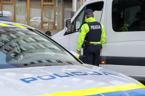 Kandidat za ministra za notranje zadeve Bo&scaron;tjan Poklukar napoveduje depolitizacijo, profesionalizacijo in modernizacijo policije. Fotografija je simbolična. / Foto: Tina Dokl