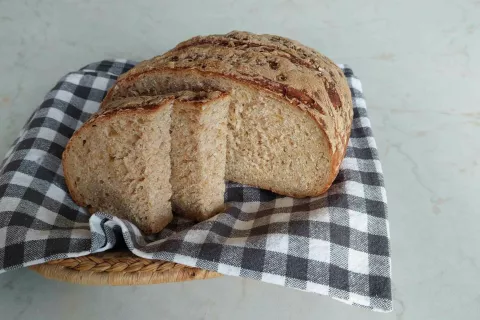 Kruh z dodatkom buče in jabolka / Foto: Erika Jesenko