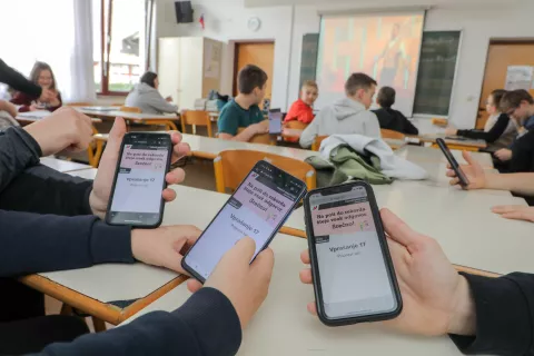 Večina je zelo uspešno odgovarjala na zastavljena vprašanja o varnosti na spletu. / Foto: Tina Dokl