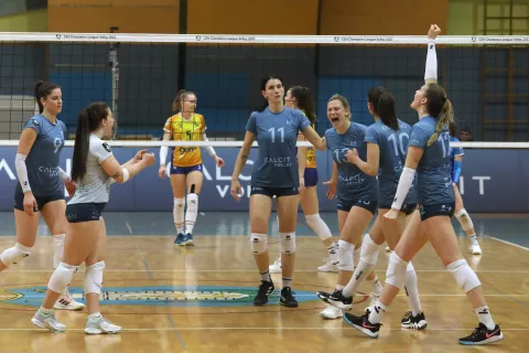 polfinale pokal slovenije v ženski odbojki calcit kamnik in gen-i nova gorica / Foto: Gorazd Kavčič