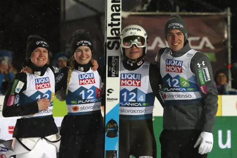 PLANICA SP 2023 6. dan nedelja 26. februar bronasta medalja mešana ekipna tekma srednja skakalnica ema klinec nika križnar anže lanišek timi zajc / Foto: Gorazd Kavčič