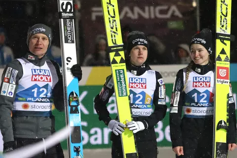 V me&scaron;ani ekipi so bili trije od &scaron;tirih članov z Gorenjskega: Anže Lani&scaron;ek, Ema Klinec in Nika Križnar. / Foto: Gorazd Kavčič
