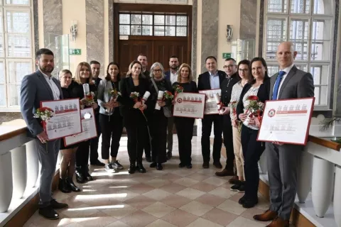 Certifikat Mladim prijazna občina je letos prejelo ali obnovilo šestnajst občin. / Foto: Natali Nardin