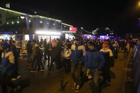 Posnetek je iz Nordijske milje v Kranjski Gori, ki s kulinarično ponudbo sodi v spremljajoči program svetovnega prvenstva. / Foto: Gorazd Kavčič