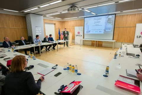Srečanje predstavnikov konzorcijskih podjetij / Foto: Kolektor
