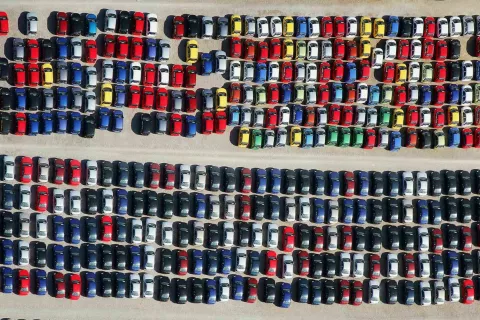 Trg avtomobilov je leta 2022 najbolj upadel v Nemčiji / Foto: Amzs