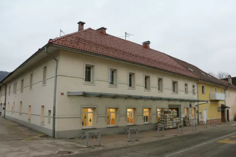 Glede na to, da vsa dela potekajo po načrtih, bo Krajevna knjižnica Preddvor svoja vrata ponovno odprla v ponedeljek, 6. marca. / Foto: Alenka Brun