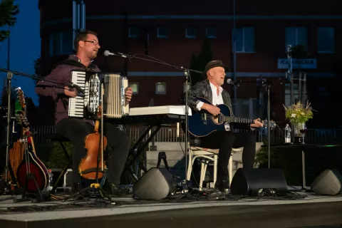 Poletje med vodami