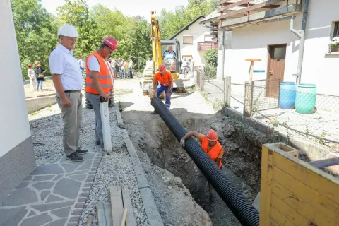 Položili zadnjo cev