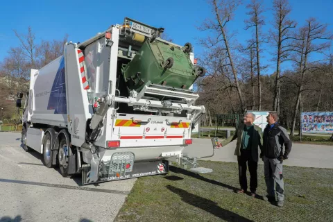 Električno smetarsko vozilo