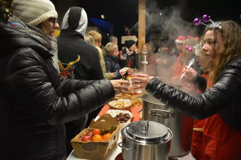 Kuhali vino in čaj