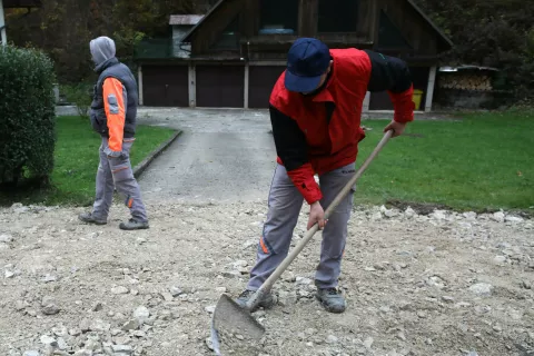 V Kranju proti omilitvi pogojev za tujce