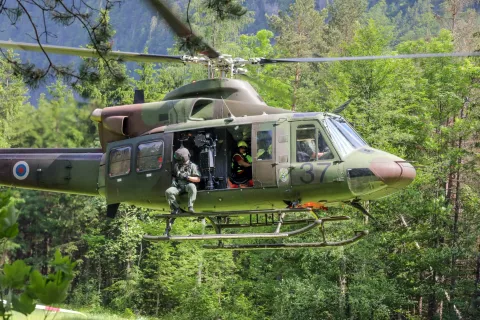 24 Ažmanovi dnevi prikaz vaje reševanje s helikopterjem helikopter HNMP GRS Slovenksa vojska in Policija Gozd Martuljek občina Kranjska gora / Foto: Tina Dokl