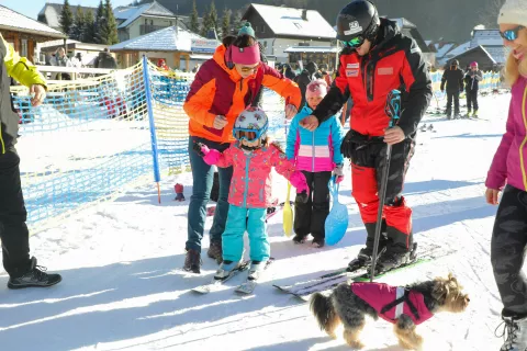 Elanov družinski dan Kranjska gora testi elanovih smuči, delavnice za otroke, animacijski program smuči&scaron;če smučanje smučarji smučar smučarska sezona / Foto: Tina Dokl