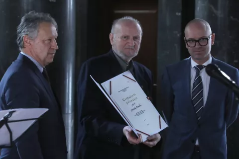 podelitev trubarjeva nagrada NUK narodno-univerzitetna knjižnica Ljubljana pater profesor in zgodovinar Metod Benedik samostan Škofja Loka pasijon / Foto: Gorazd Kavčič