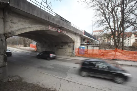 Poleg mosta želijo urediti &scaron;e nadvoz