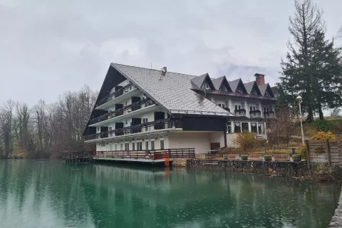 Propadajoča dragulja