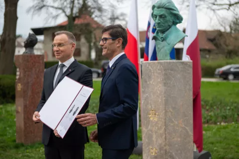 Odkritje kipa Pre&scaron;ernovega poljskega sodobnika Adama Mickiewicza z obiskom predsednika Republike Poljske dr. Andrzeja Dude / Foto: Primož Pičulin