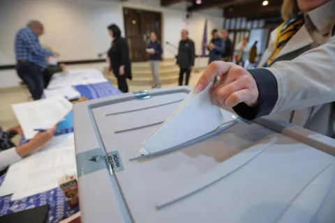 Na glasovnicah za evropske volitve enajst list kandidatov