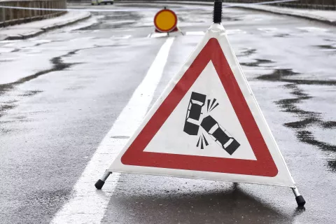 Policija, policijsko vozilo, intervencija, prometni prekr&scaron;ek, aretacija, pridržanje, posredovanje, kronika, umor, rop, kraja, policijska racija, policijski trak, Gasilci, požar, gasilsko vozilo, re&scaron;evanje, nesreča, ga&scaron;enje požara, intervencija, Gorska re&scaron;evalna služba, GRS, re&scaron;evanje v gorah, intervencija, helikoptersko re&scaron;evanje, nesreča v gorah, planinci, zdrs, aki / Foto: Gorazd Kavčič